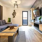 Warm Amber Apartament