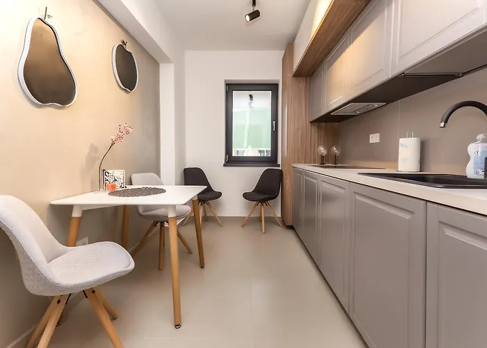 Apartment Warm Amber *