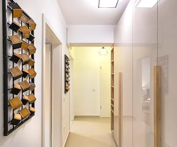 Apartment Warm Amber *